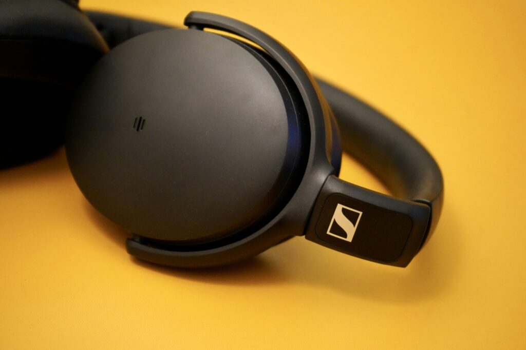 Discover the 3 Best Premium Wireless Over-Ear Headphones - Enno Momentum Discover the 3 Best Premium Wireless Over-Ear Headphones