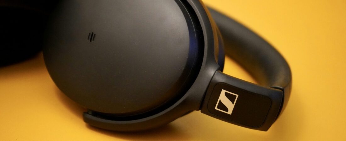 Discover the 3 Best Premium Wireless Over-Ear Headphones - Enno Momentum Discover the 3 Best Premium Wireless Over-Ear Headphones